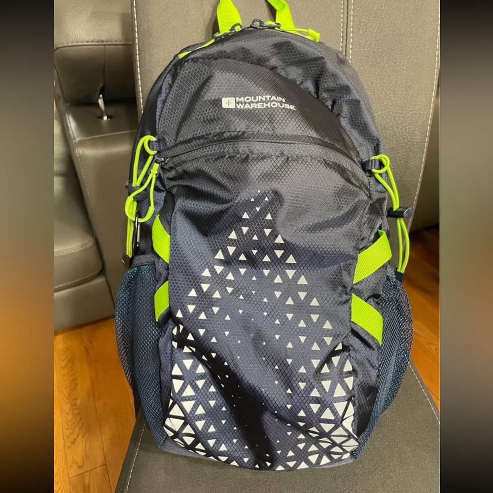 NWOT Hydro Bag 25L  Mountain Warehouse